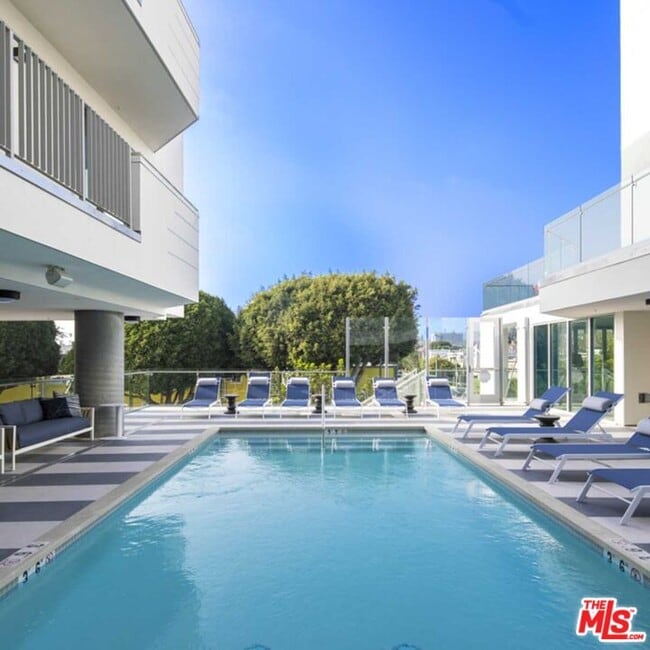 2929 Pennsylvania Ave in Santa Monica, CA - Building Photo - Building Photo