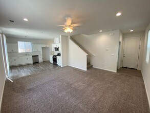 1005 W Sedona Ave in Visalia, CA - Building Photo - Building Photo