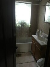 1475 W 77th St, Unit 1B in Chicago, IL - Building Photo - Building Photo