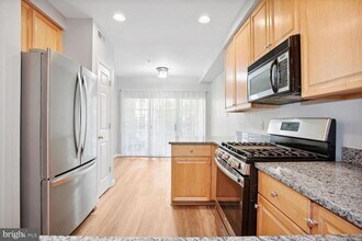 1581 Leeds Castle Dr in Vienna, VA - Building Photo - Building Photo