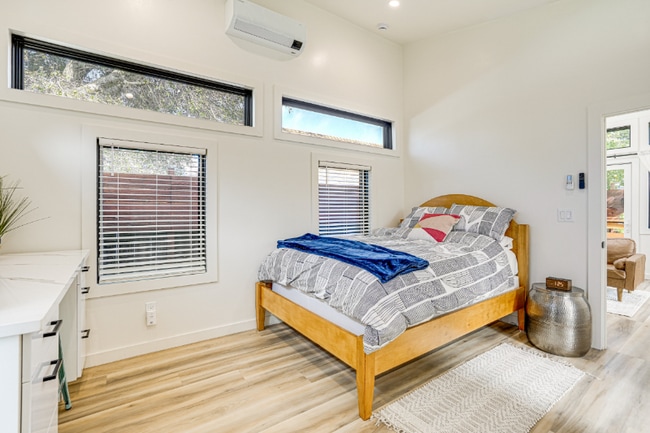 3381 Pinole Valley Rd in Pinole, CA - Foto de edificio - Building Photo