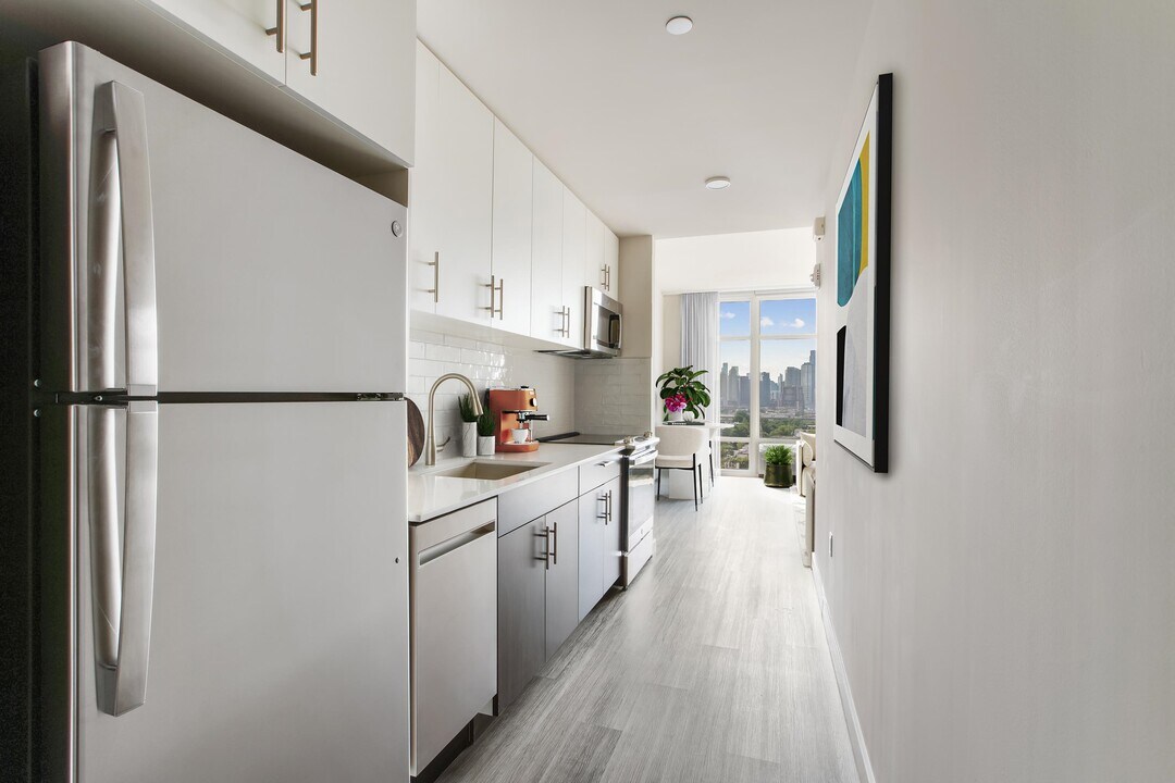 413 Summit Ave in Jersey City, NJ - Building Photo