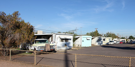 Larada Mobile Home Park in Phoenix, AZ - Building Photo - Building Photo