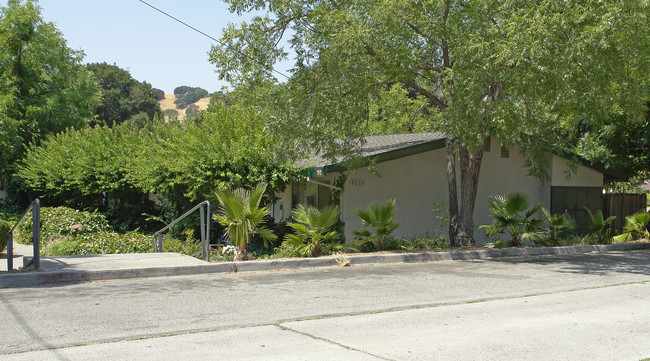 4032 Alhambra Way in Martinez, CA - Building Photo - Building Photo