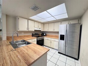 10893 NW 7th St in Miami, FL - Building Photo - Building Photo