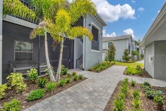 12580 Galapagos Ct, Unit 1052 in North Port, FL - Foto de edificio - Building Photo