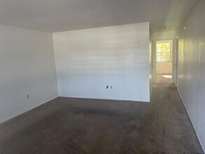 2170 Knox McRae Dr, Unit 24 in Titusville, FL - Foto de edificio - Building Photo