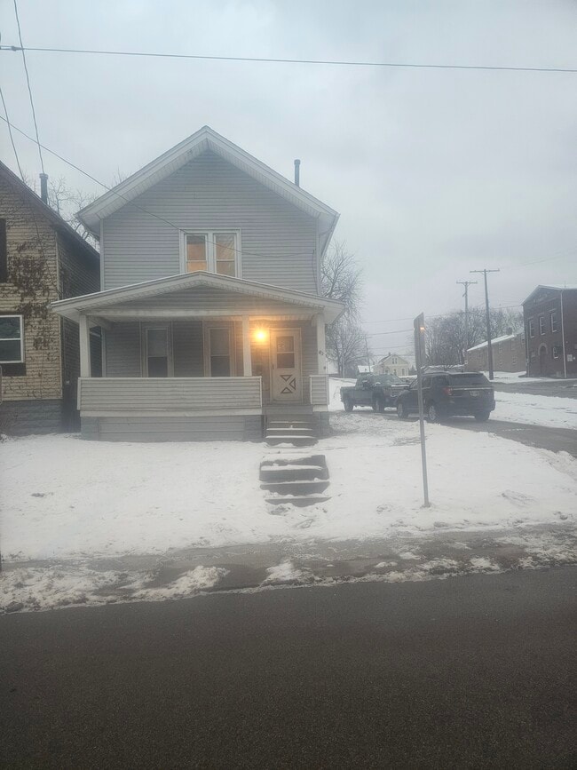 1326 Bridge St, Unit upper