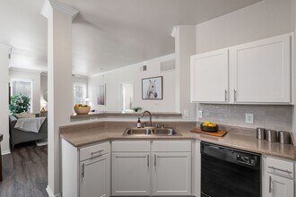 Estates at Team Ranch in Benbrook, TX - Foto de edificio - Building Photo