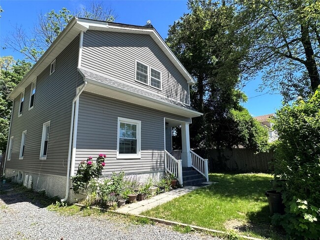 9 W 19th St in Huntington Station, NY - Building Photo - Building Photo