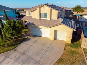 2446 Veracruz Ct in Imperial, CA - Foto de edificio - Building Photo