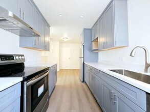 121 Camellia Ct in San Bruno, CA - Foto de edificio - Building Photo