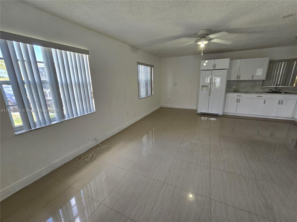 17240 NW 52nd Ave in Miami Gardens, FL - Building Photo