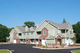 The Mansions at Canyon Ridge in Broad Brook, CT - Foto de edificio - Building Photo