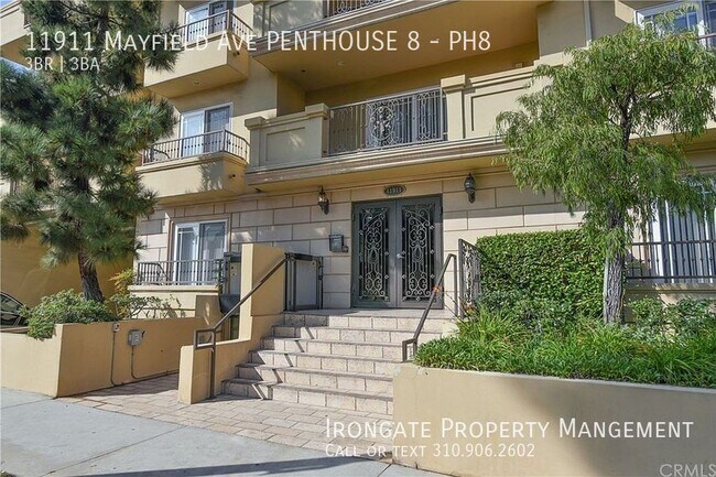11911 Mayfield Ave in Los Angeles, CA - Building Photo - Building Photo