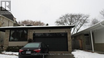 12 Burleigh Heights Dr in Toronto, ON - Building Photo