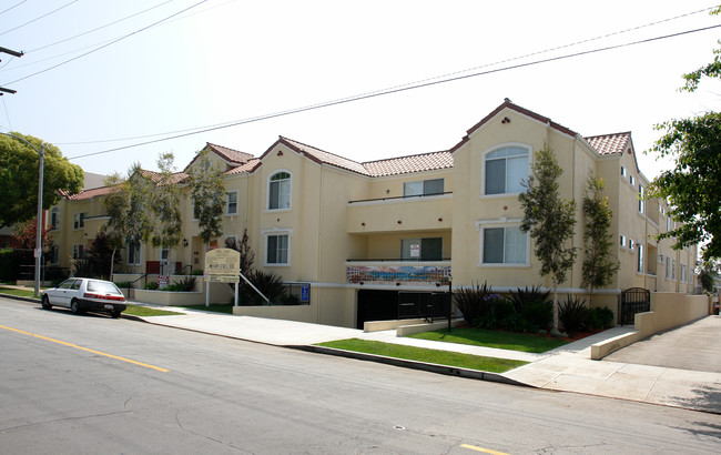 Residential Condominium in Burbank, CA - Building Photo - Building Photo