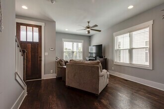 2211 11th Ave N in Nashville, TN - Building Photo - Building Photo