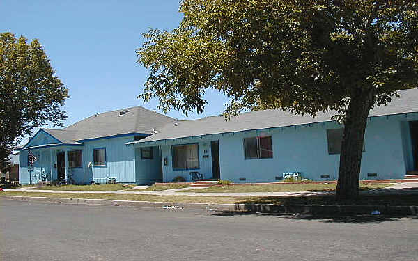 33 N Garfield St in Lodi, CA - Building Photo