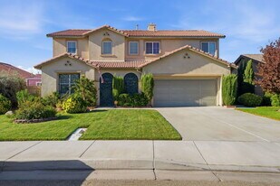 639 E Ave H13 in Lancaster, CA - Building Photo