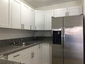 3243 Coral Ridge Dr in Coral Springs, FL - Foto de edificio - Building Photo