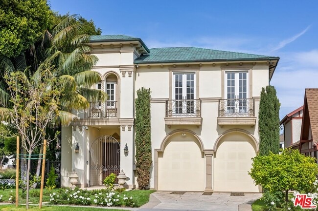 property at 314 N Palm Dr