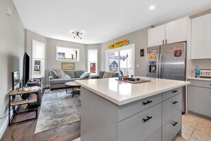 777 Columbia Rd, Unit 2 in Boston, MA - Building Photo