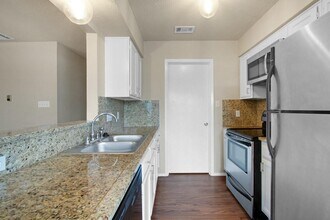 2106 Nickerson St in Austin, TX - Building Photo - Building Photo