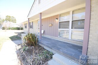 4201 University Dr in Charlotte, NC - Building Photo - Building Photo
