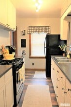 2369 34th St in Moline, IL - Foto de edificio - Building Photo