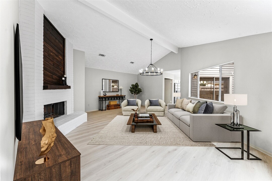 16218 Olive Glen Dr in Houston, TX - Building Photo