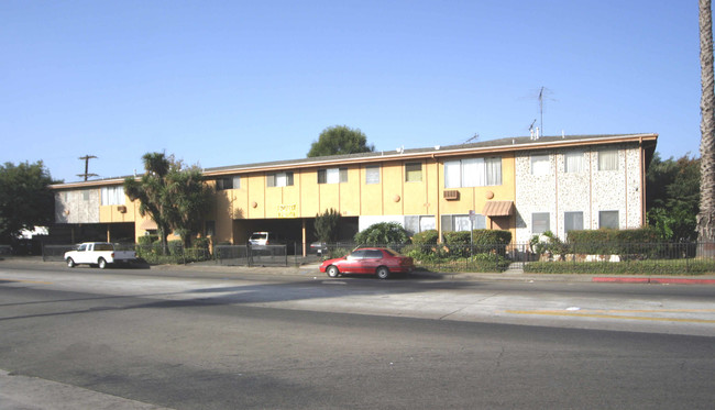 6257 Hazeltine Ave in Van Nuys, CA - Foto de edificio - Building Photo