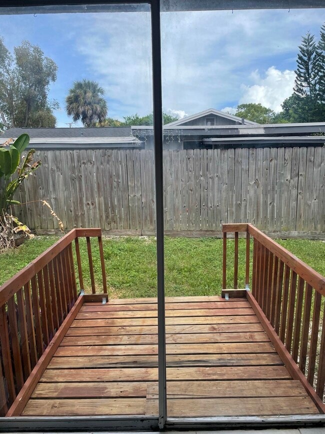 1990 SW 9th St in Fort Lauderdale, FL - Building Photo - Building Photo