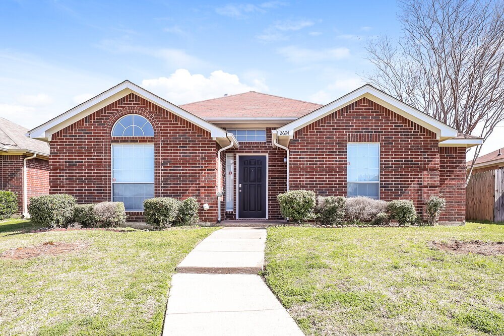 2604 Park Valley Dr in Mesquite, TX - Building Photo