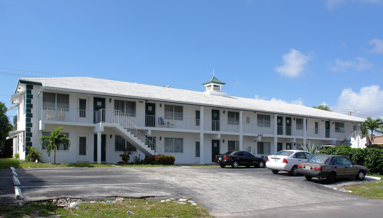 Mapleleaf Apartments in Fort Lauderdale, FL - Building Photo