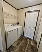 6580 N Hampshire Dr in Holly, MI - Foto de edificio - Building Photo