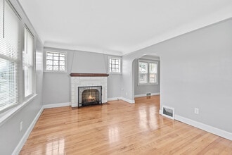 1524 Cicotte Ave, Unit 1 in Lincoln Park, MI - Foto de edificio - Building Photo