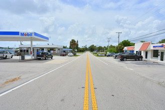 2487 NE Sharp St in Jensen Beach, FL - Building Photo - Building Photo