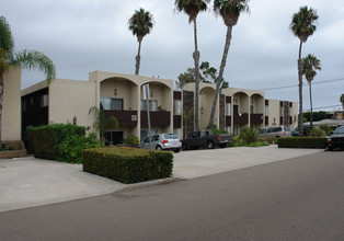 1707 Chalcedony St in San Diego, CA - Building Photo - Building Photo