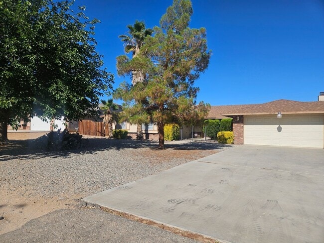 12690 Iroquois Rd in Apple Valley, CA - Building Photo - Building Photo