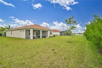 2916 Royal Gardens Ave in Ft. Myers, FL - Building Photo - Building Photo