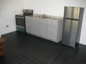 109 Webbs Hill Rd in Stamford, CT - Building Photo - Building Photo
