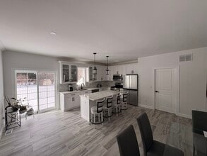 724 Holmdel Rd in Holmdel, NJ - Building Photo - Building Photo