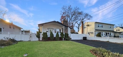 18 W 22nd St in Deer Park, NY - Building Photo - Building Photo