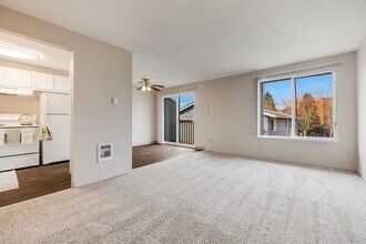 Moreland Place Apartments in Portland, OR - Building Photo - Building Photo