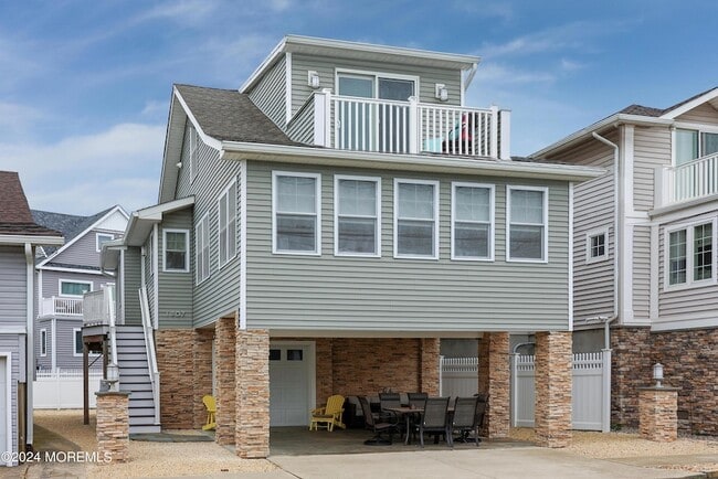 property at 1907 Snyder Ave
