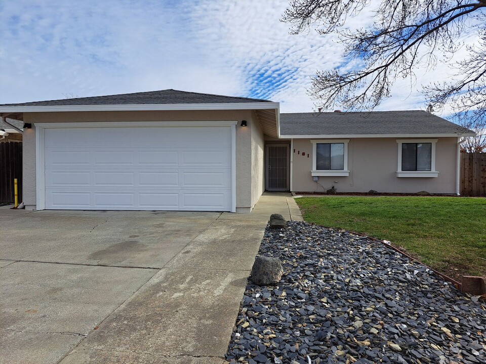 1161 Bedford Way in Vacaville, CA - Building Photo
