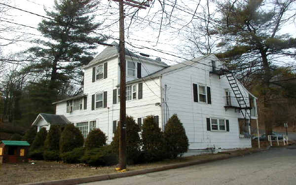 35 Mathews Ave in Riverdale, NJ - Foto de edificio