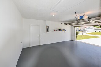 1168 SE Clifton Ln in Port St. Lucie, FL - Building Photo - Building Photo