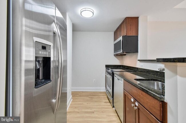 1020 N Highland St in Arlington, VA - Foto de edificio - Building Photo